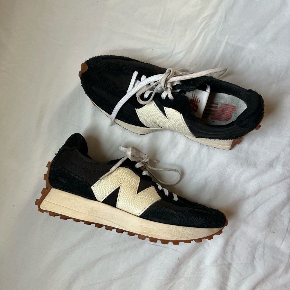 New Balance 327 Sneakers